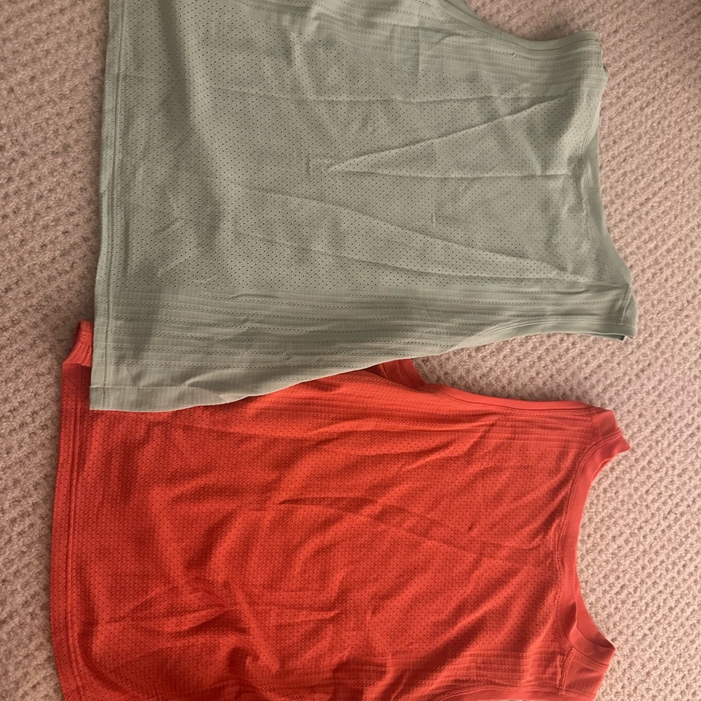 flowy lululemon tanks - Picture 2 of 2